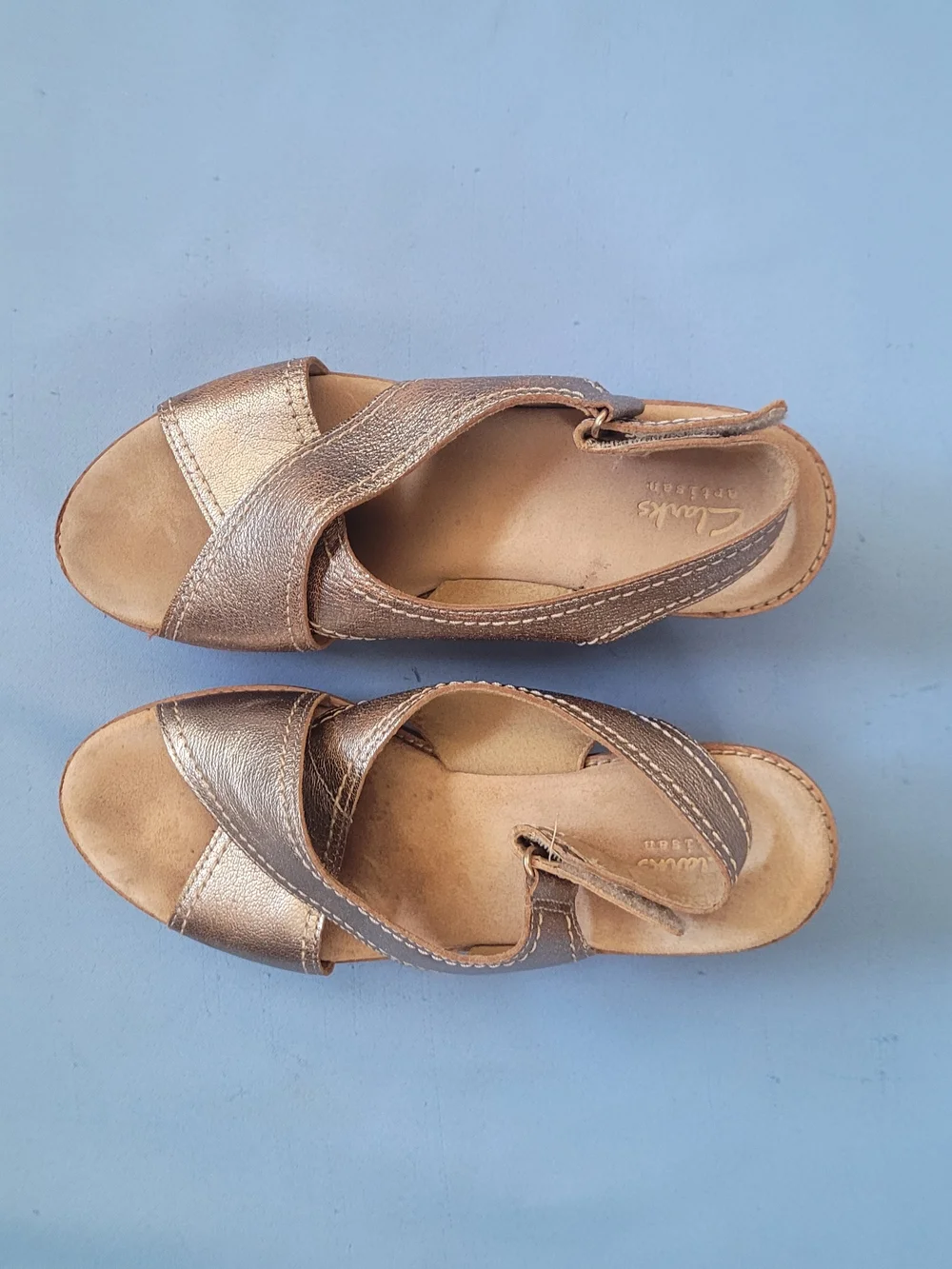 Metallic Gold Cork Wedge Sandals By Clarks Artisan Size 8.5 - Picture 5 of 9